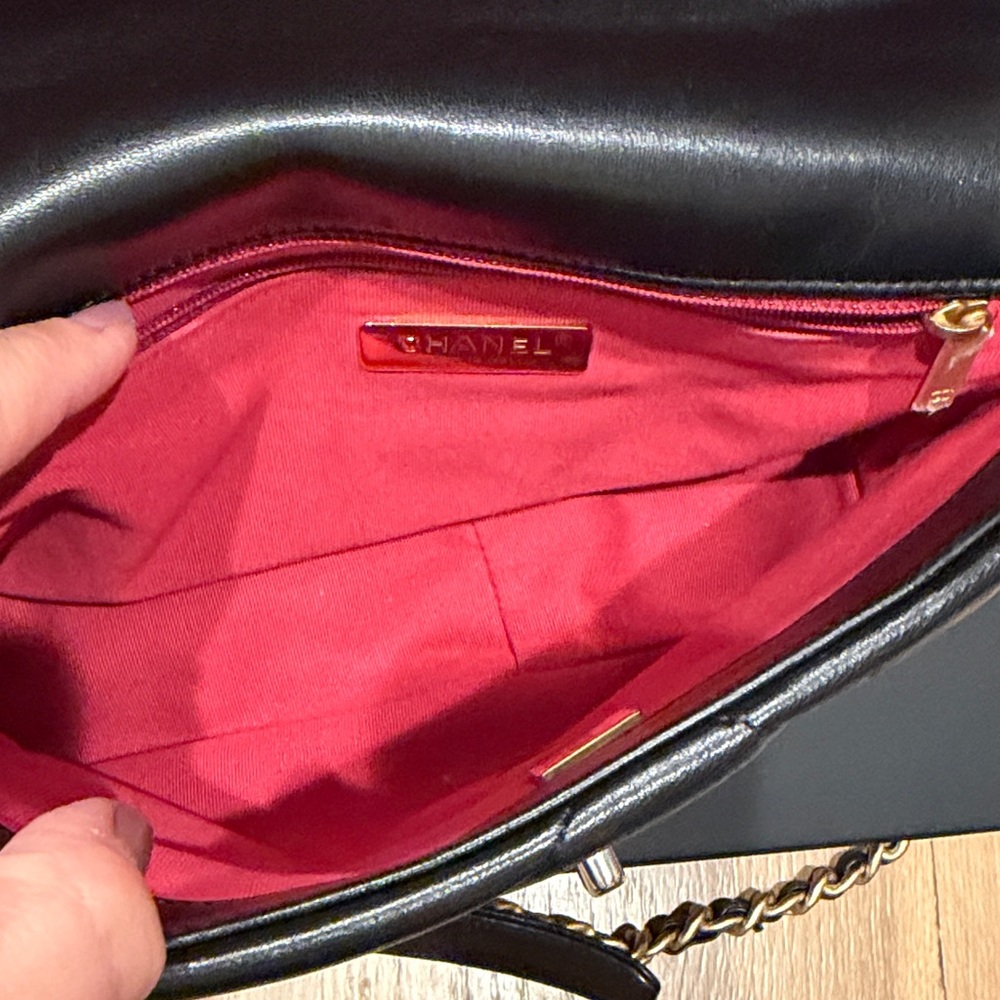 Chanel 19 small silver hardware with box and dust bag excellent condition - Picture 4 of 6